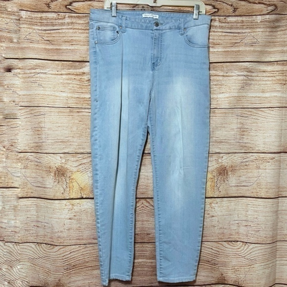 Truth Theory‎ Light Wash Skinny Stretch Jeans